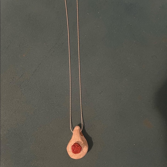 CERAMIC pendant in a nickel free metal necklace - Picture 2 of 2